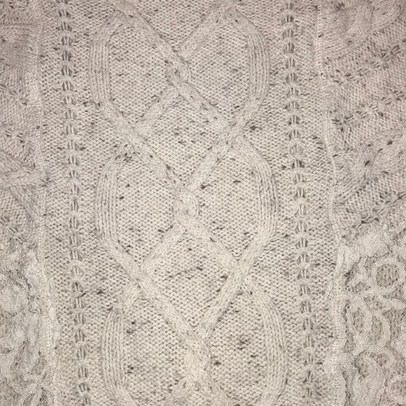 Light grey and lace Holister sweater - Picture 4 of 5